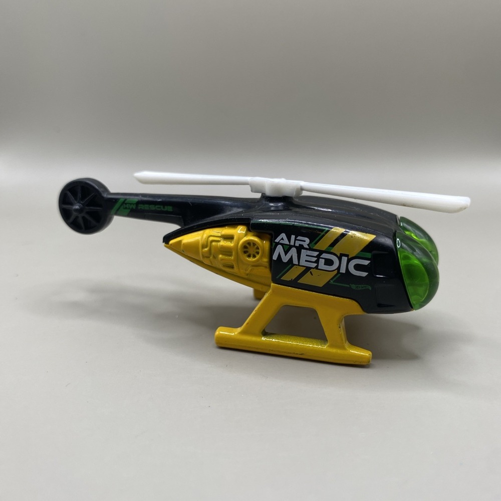 2015 Hot Wheels Air Medic Black Yellow 3 1/4" Diecast Helicopter Green White
